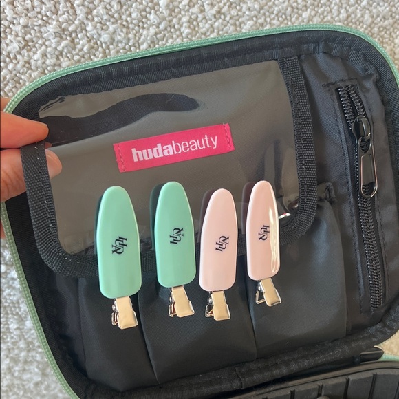 Huda Beauty Banana Bread Powder + Makeup Organizers - Picture 4 of 11